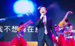 “國(guó)民公公”王健林火了，首富玩起了搖滾
